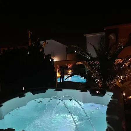 Casa Macken Con Piscina Climatizada Y Jacuzzi 別荘 San Bartolomé